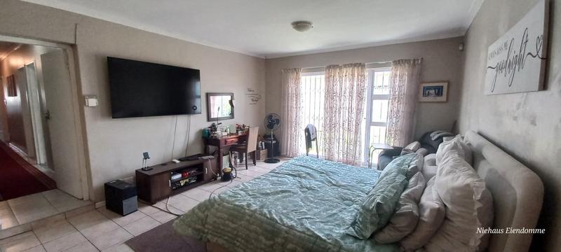 4 Bedroom Property for Sale in Gustrouw Western Cape